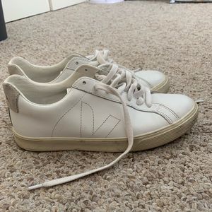 Veja Women's Esplar Low Sneakers- White